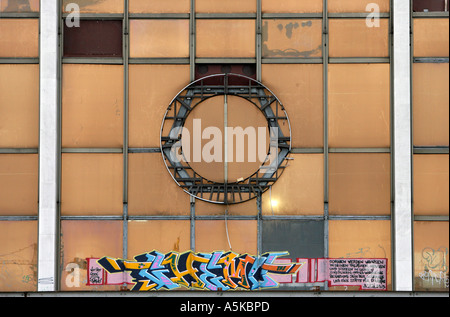 Svuotare stemma sulla facciata - Palazzo della Republik a Berlino Foto Stock