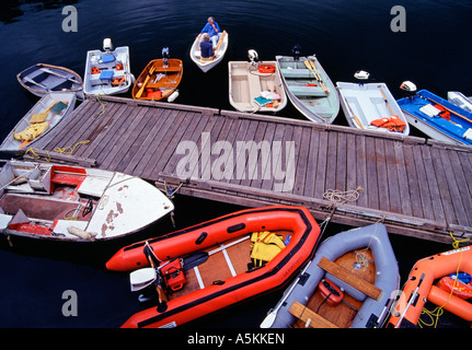 WA San Juan Antenna Isola di dinghy dock vicino a riva a San Juan Island Marina Foto Stock