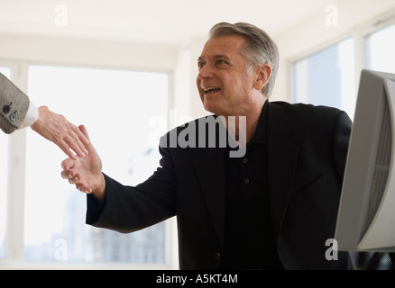 Imprenditore Senior stringono le mani Foto Stock