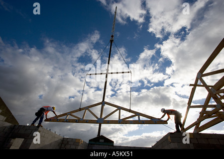 La costruzione di abitazioni installazione tetto truses in Florida USA Foto Stock