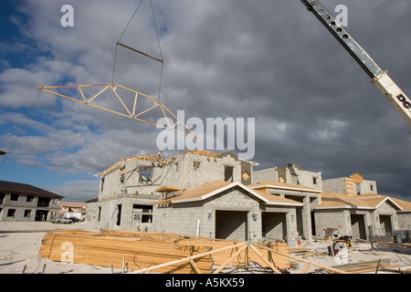 La costruzione di abitazioni installazione tetto truses in Florida USA Foto Stock