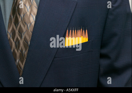 Fila di matite a soddisfare la tasca di executive Foto Stock