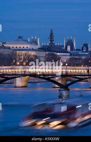 Pont des Arts. Pont Neuf. Il municipio. Parigi. La Francia. Foto Stock