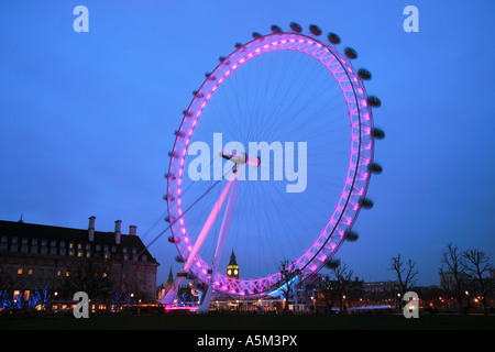 Il Palazzo di Westminster Clock Tower Big Ben visibile attraverso il London Eye ruota panoramica London Inghilterra England Foto Stock