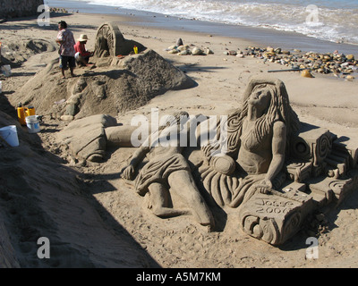 La scultura di sabbia sulla spiaggia lungo su El Malecon lungomare di Puerto Vallarta, Messico Foto Stock