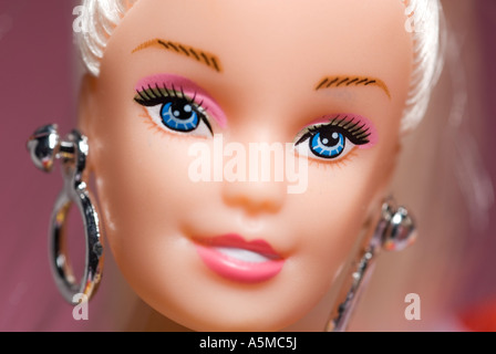 Unico doll face close up sfondo rosa Foto Stock