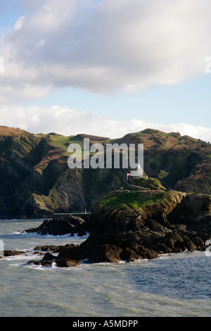 Ilfracombe Devon settentrionale del litorale, verso il punto di faro rotante con St Nicholas cappella. Foto Stock