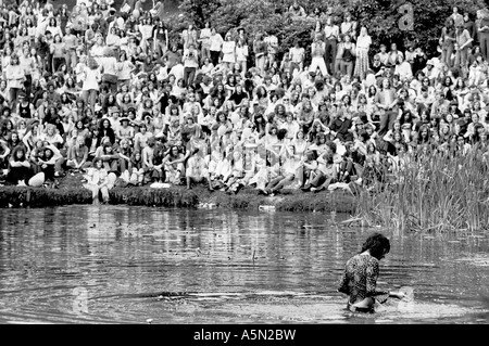 Concerto di musica al Crystal Palace Concert Bowl nel 1970. Foto Stock