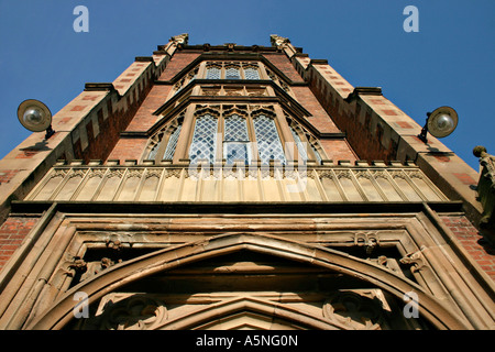 Queens University torre di ingresso Foto Stock