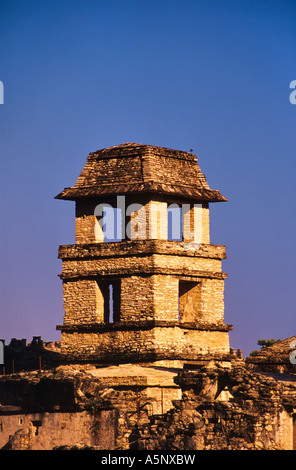 El Palacio Torre, rovine Maya, in Palenque, Chiapas, Messico Foto Stock