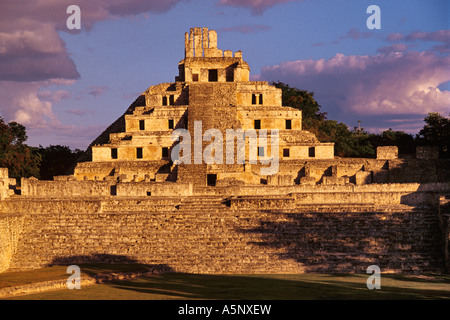 Edificio de los cinco Pisos Gran Acropoli rovine maya di Edzna, stato di Campeche, la penisola dello Yucatan, Messico Foto Stock