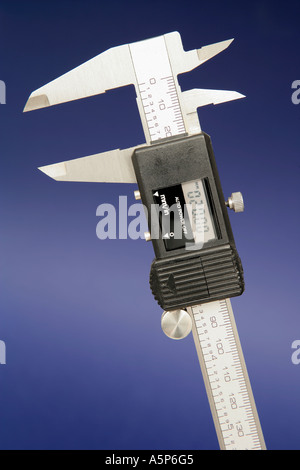 Calibro a corsoio regola la misura del righello Foto Stock