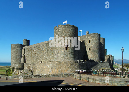 Sito patrimonio dell'umanità dell'UNESCO, edificio patrimonio dell'umanità di grado i, castello di Harlech, fortificazione medievale, rovine di arenaria costruite nel XIII secolo sulle rocce vicino al Mare d'Irlanda Foto Stock