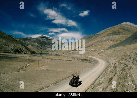 Sulla strada che collega LHASA A SHIGATZE TOWN, TIBET Foto Stock