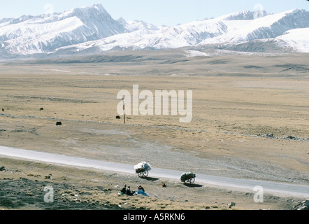 Sulla strada che collega LHASA A SHIGATZE TOWN, TIBET Foto Stock