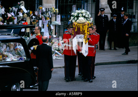 La morte della principessa Diana al suo funerale presso l'Abbazia di Westminster Foto Stock