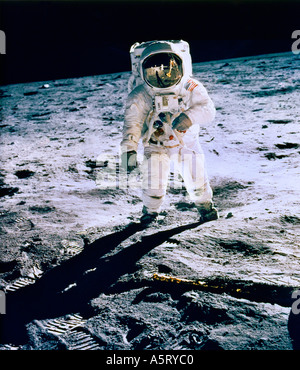 Apollo 11 1969 Moon Landing Edwin 'Buzz'Aldrin Walking on the Moon Foto Stock