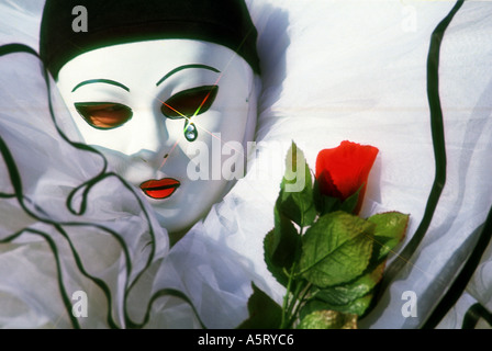 Pierrot con red rose Foto Stock