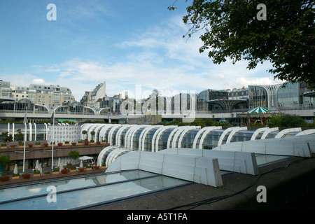 Les Halles centro commerciale a Parigi Francia Agosto 2004 Foto Stock