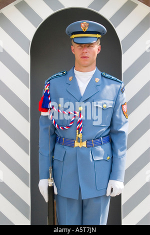 Praga Hradcany guardia del castello di Praga Repubblica Ceca Est Europa orientale UE Foto Stock