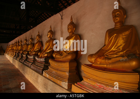 Buddha a Wat Phutthai Sawan o 'Monastery del Signore Buddha del cielo" Foto Stock