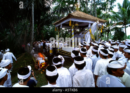 Cerimonia di cremazione Bali Indonesia Foto Stock