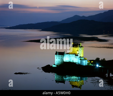 Gb - Scozia: Castello Eilean Donan nelle highlands Foto Stock