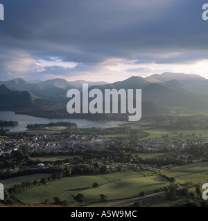 Vista da lattrigg una croce Derwent Water keswick verso derwent fells causey pike cat campane Cumbria Foto Stock