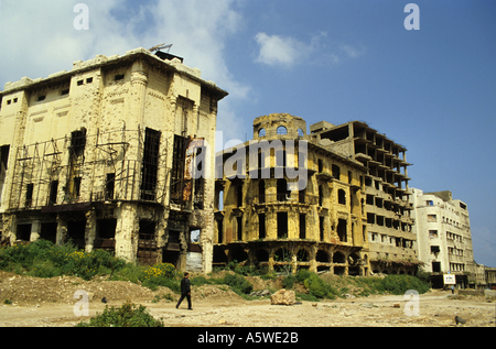 Il Libano Beirut in aprile 1994 martiri luogo distrutto Street e edifici dopo la guerra civile Foto Stock