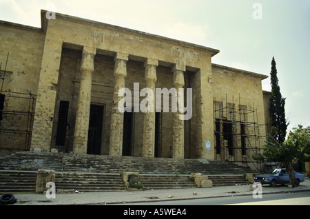 Il Libano Beirut in aprile 1994 dopo la guerra civile ha distrutto il museo di Beirut sulla strada di Damasco Foto Stock