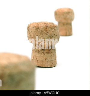 Una fila di tre tappi di champagne Foto Stock