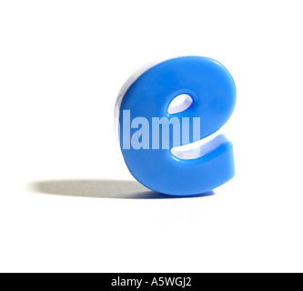 Una lettera blu e frigo magnete Foto Stock
