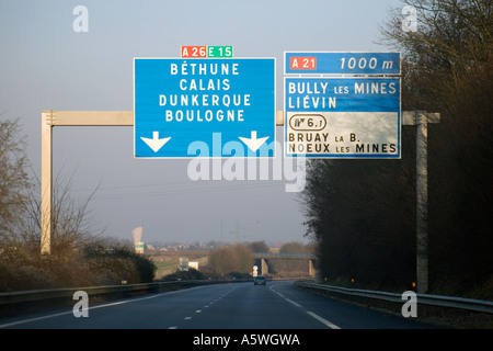 Il francese autostrada in direzione di firmare un26 Nord Pas-de-Calais Foto Stock