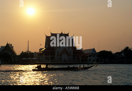 Bangkok un longtail boat sul Fiume Chao Phraya Foto Stock