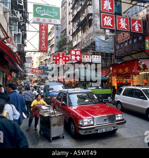 Strada trafficata scena nel 1992, Wanchai, Isola di Hong Kong, Hong Kong Foto Stock