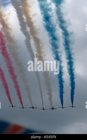 Fly-Past delle frecce rosse Over The Mall, in occasione del cinquantesimo anniversario del giorno ve, 8 maggio 1995, Londra, Inghilterra, Regno Unito Foto Stock