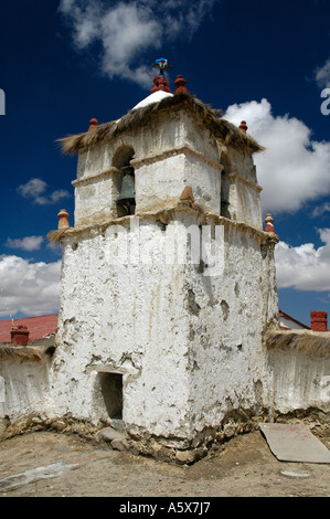 Torre della chiesa di Parinacota, Lauca National Park, Cile, Sud America Foto Stock