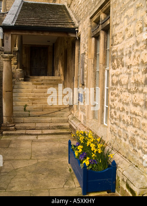 Gradini in pietra nel cortile di Burghley House, Stamford Lincolnshire UK Foto Stock