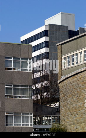 Vista generale della moderna Aberystwyth palazzo universitario Galles Ceredigion REGNO UNITO Foto Stock