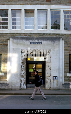 Vista generale di Aberystwyth Università del Galles Ceredigion REGNO UNITO entrata al Palazzo Cledwyn Foto Stock