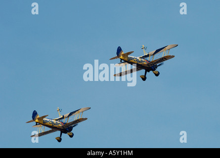 Velivolo acrobatico in volo (wing walkers) Foto Stock