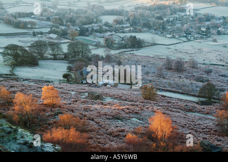 Bordo Froggatt frosty sunrise Derbyshire Peak District Inghilterra GB UK EU Europe Foto Stock