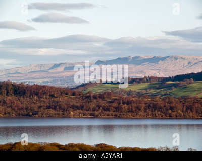 Vista da ovest Shantron Hill sul Loch Lomond in Loch Lomond e il Trossachs 'Nazionale ^Park' Shantron Argyll Bute Scozia Scotland Foto Stock