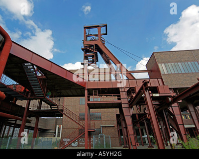 Vecchi impianti industriali dell'area del sito patrimonio mondiale dell'Unesco miniera miniera di carbone Zeche Zollverein a Essen Foto Stock