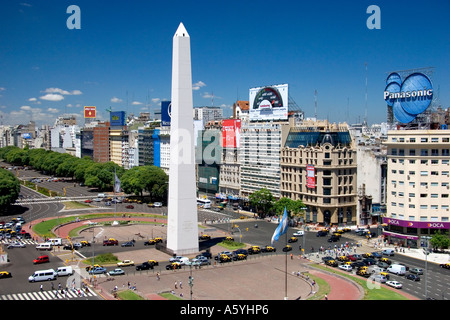 Plaza de la Republica con l'Obelisco il 9 di luglio Avenue a Buenos Aires, Argentina. Foto Stock