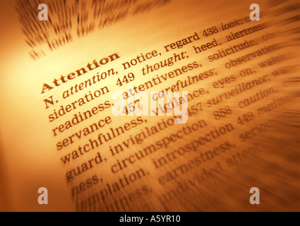 Il thesaurus di pagina che mostra la definizione della parola ATTENZIONE Foto Stock