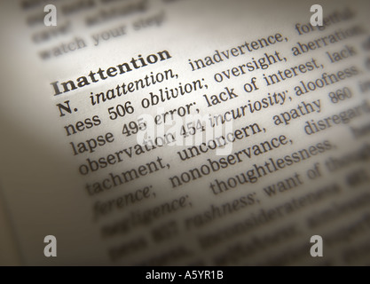 Il thesaurus di pagina che mostra la definizione della parola disattenzione Foto Stock