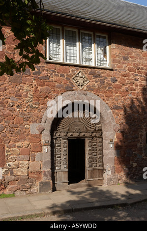 ELIZABETHAN tradizionali edifici in mattoni vicino Cattedrale di Exeter Devon England Foto Stock