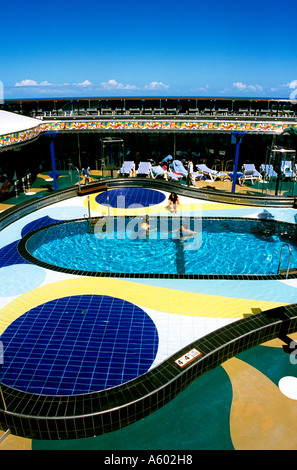 Nave da crociera Carnival spirito superiore ponte esterno Foto Stock