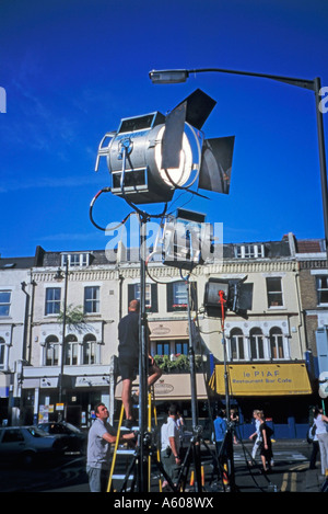 Troupe cinematografiche in location, scena di Wimbledon Street, Wimbledon Hill Rd, Londra, Inghilterra, Regno Unito Regno Unito Foto Stock